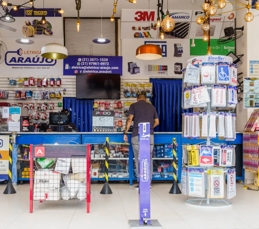 Imagem da loja exibindo os produtos relacionados a eletricidade.